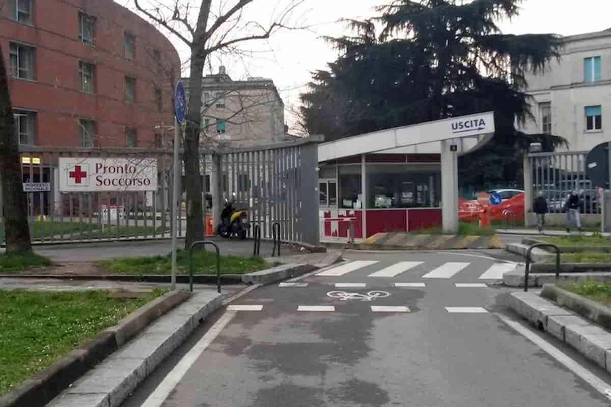 milano ciclista palo