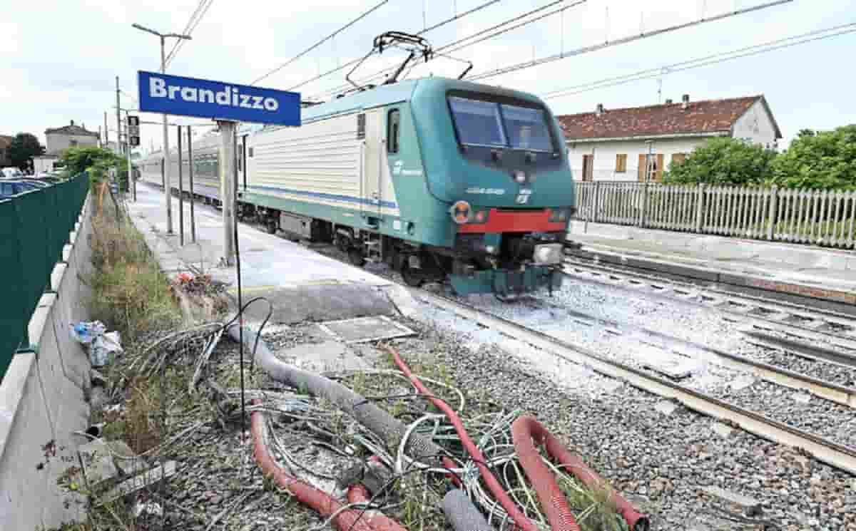 Incidente ferroviario Brandizzo, foto Ansa