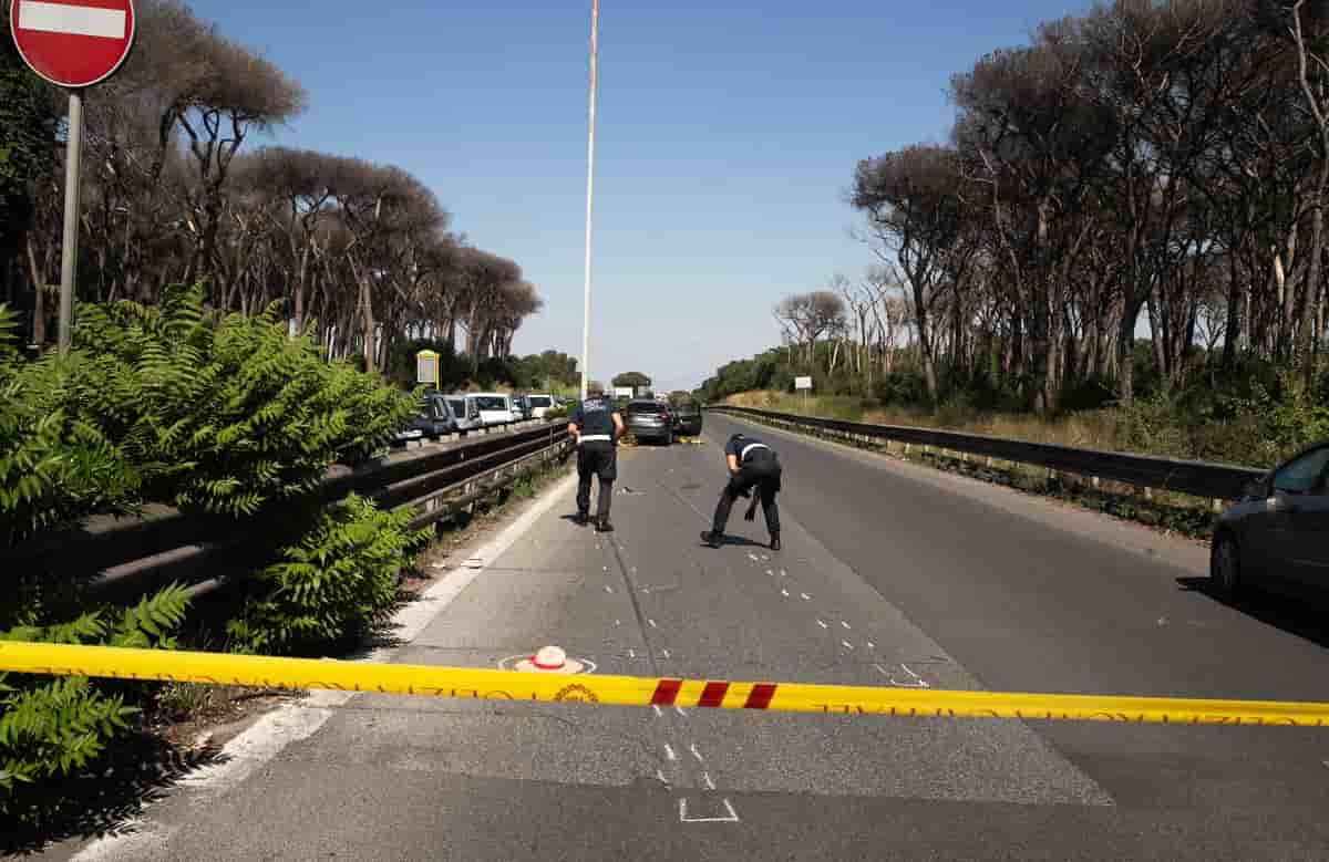 Roma, due turisti irlandesi investiti e uccisi da un'auto sulla Cristoforo Colombo. Foto Ansa