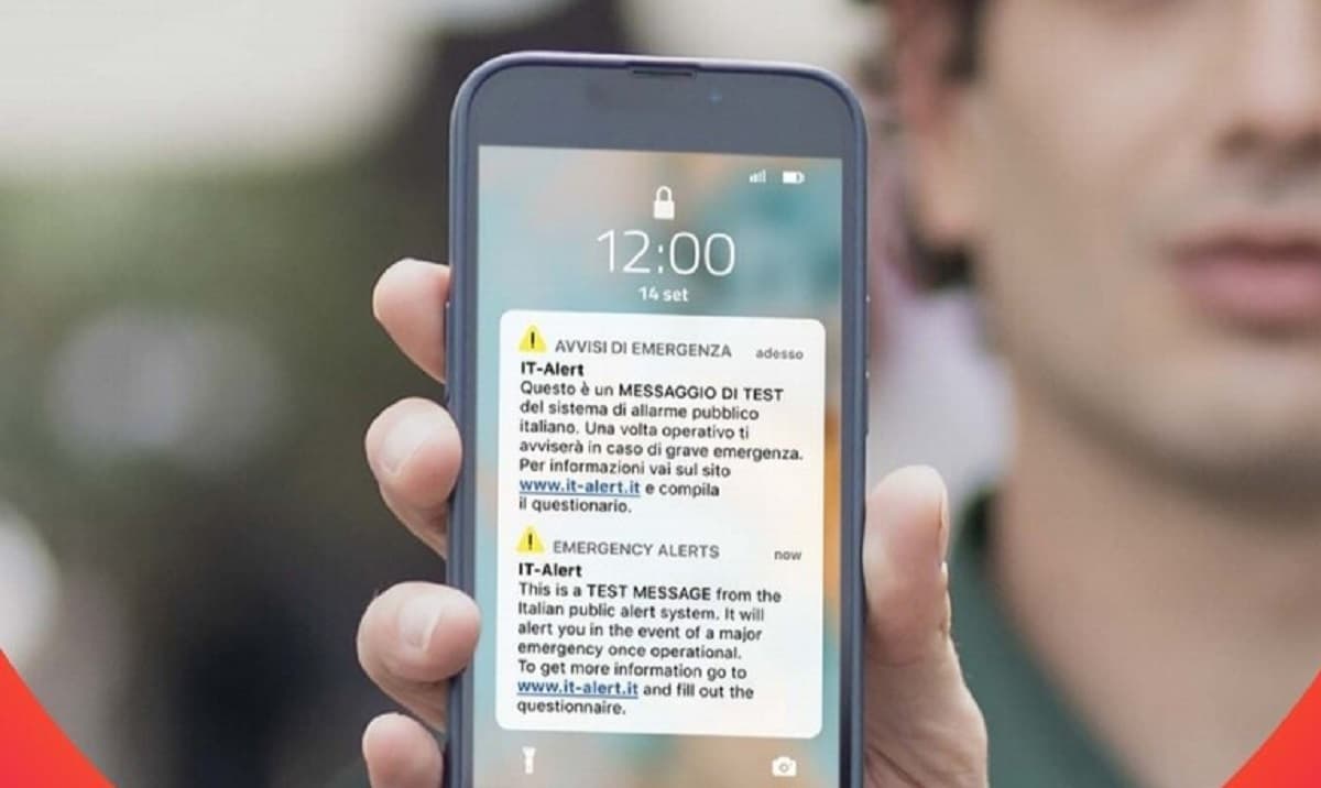 Umbria, giovedì il test del nuovo sistema di allarme pubblico: arriverà un messaggio a tutti i residenti. Foto Ansa