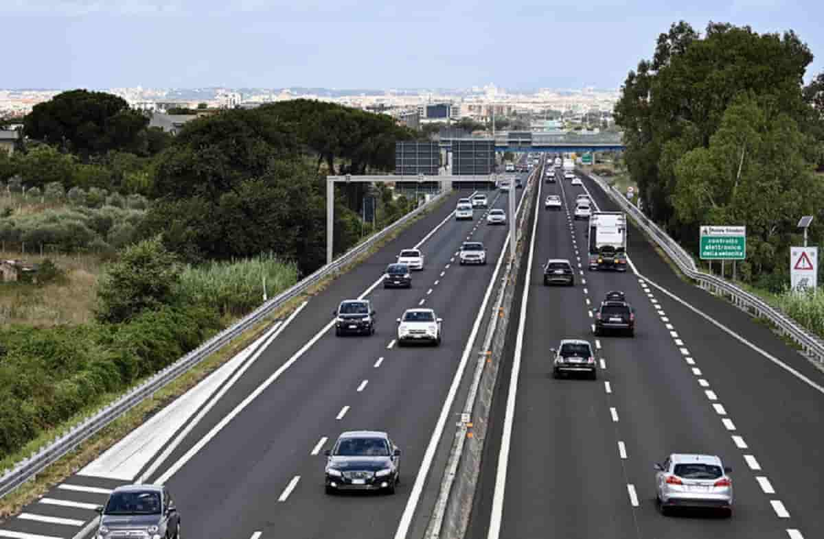 A1, scontro tra cinque auto: 11 km di coda tra Incisa e Firenze Sud. Foto Ansa