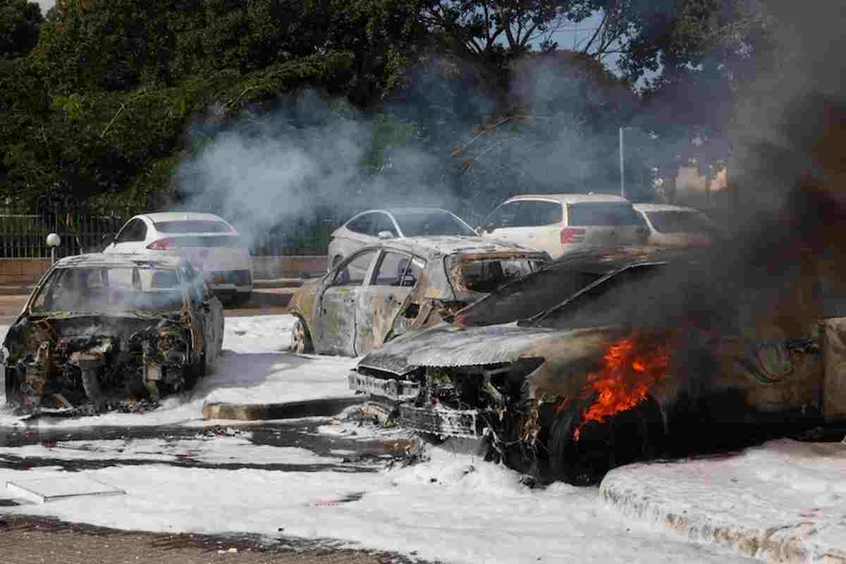 israele auto incendiata