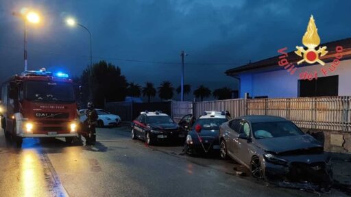 Lamezia Terme, due carabinieri travolti durante posto di blocco: gravi