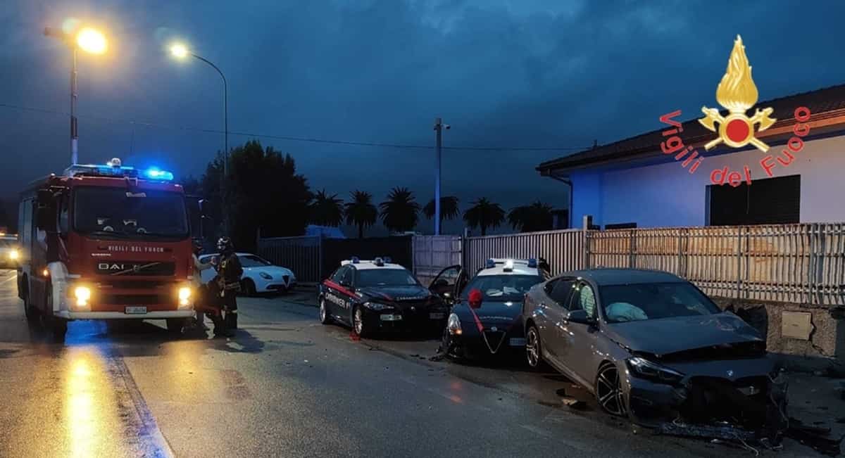 Lamezia Terme, due carabinieri travolti durante posto di blocco: gravi