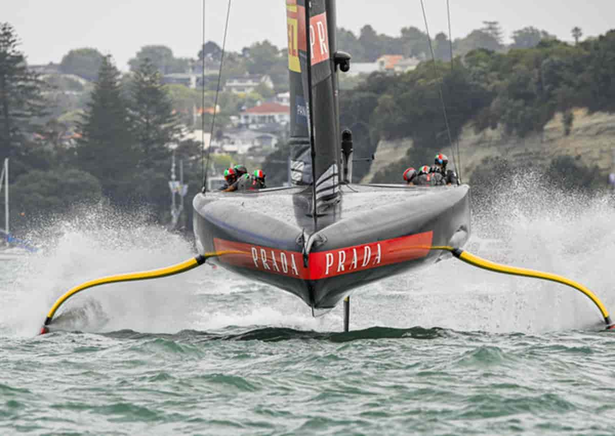 Torna in campo Luna Rossa a Jeddah (29 novembre -2 dicembre ). Sfida a 6 per l’America’s CUP 2024. Foto Ansa