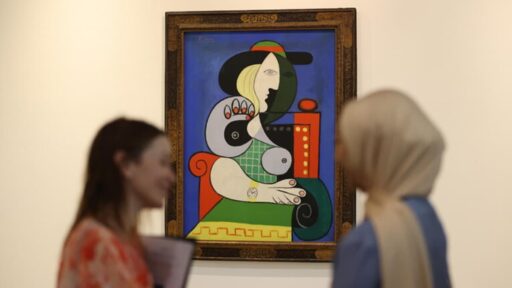 Donna con l'orologio di Pablo Picasso venduto all'asta per 139,3 milioni di dollari. Foto Ansa