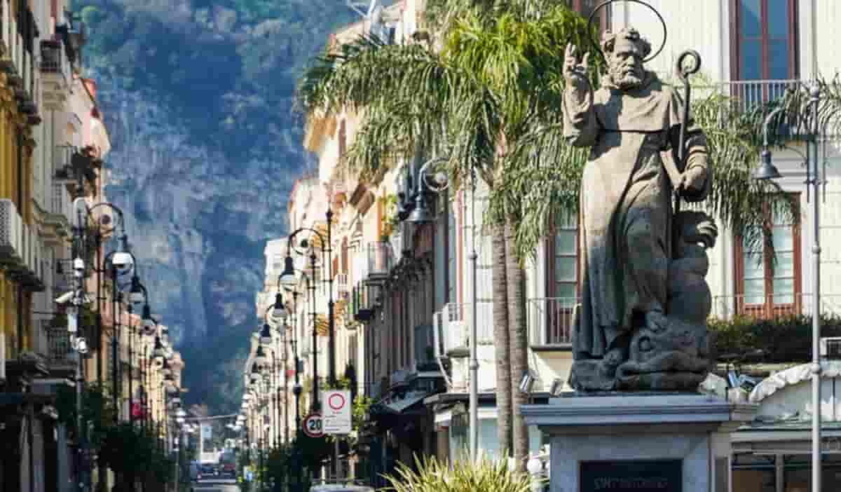 No a sexy shop vicino a chiese, parchi e scuole. L'ordinanza del sindaco di Sorrento. Foto d'archivio Ansa