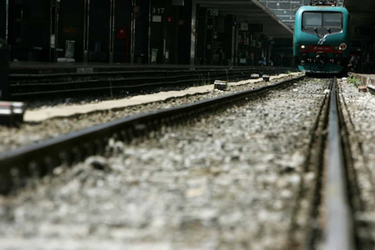 piastra capelli treno