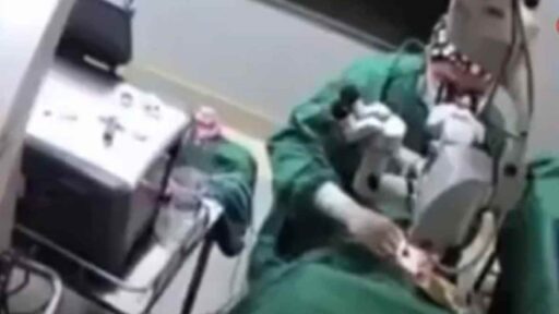 chirurgo cinese picchia paziente