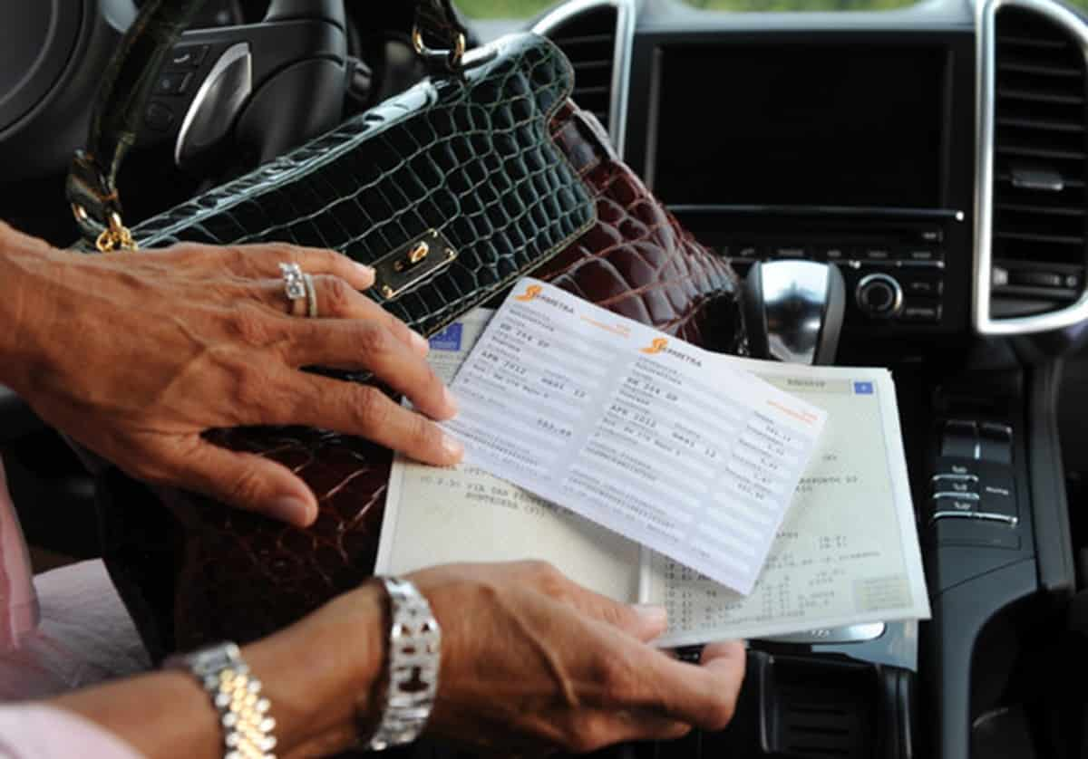 Dove e quando si paga il bollo auto? Qualche informazione utile. Foto Ansa