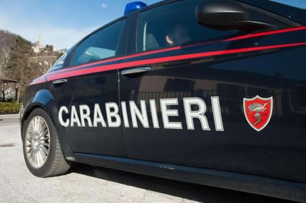 Minaccia il figlio dodicenne con un coltello: arrestato. I maltrattamenti andavano avanti da tre anni. Foto d'archivio Ansa