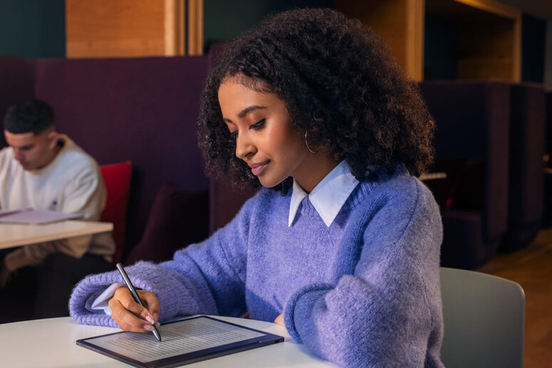 Diritti dei consumatori: 9 giovani su 10 vorrebbero impararli a scuola