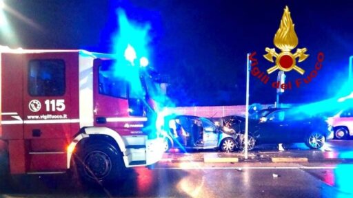 Scontro tra un Suv Maserati e una Peugeot: un morto di 20 anni e tre feriti