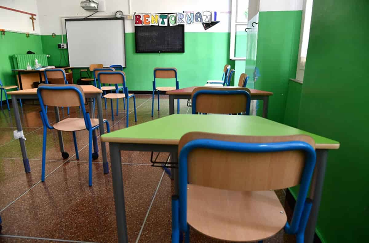 Bidello accusato di molestie viene reintegrato a scuola. Una classe non si presenta. Foto d'archivio Ansa