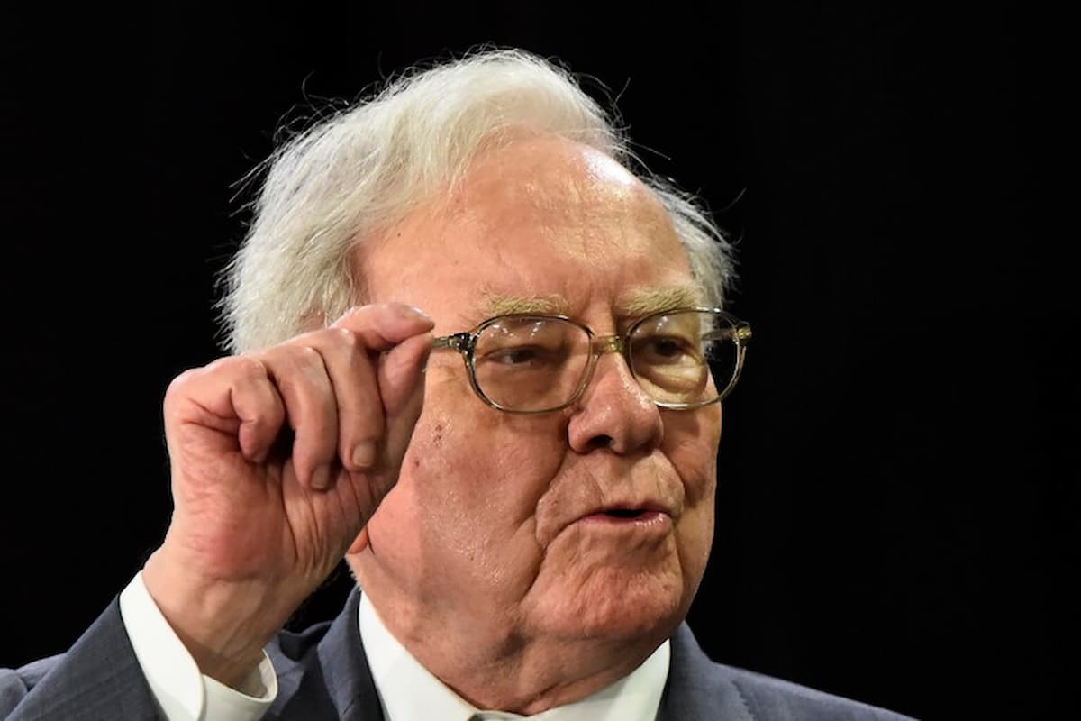 Warren Buffett ammonisce trump