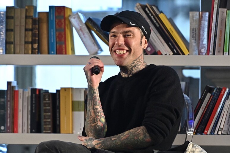 fedez giovani cavie social