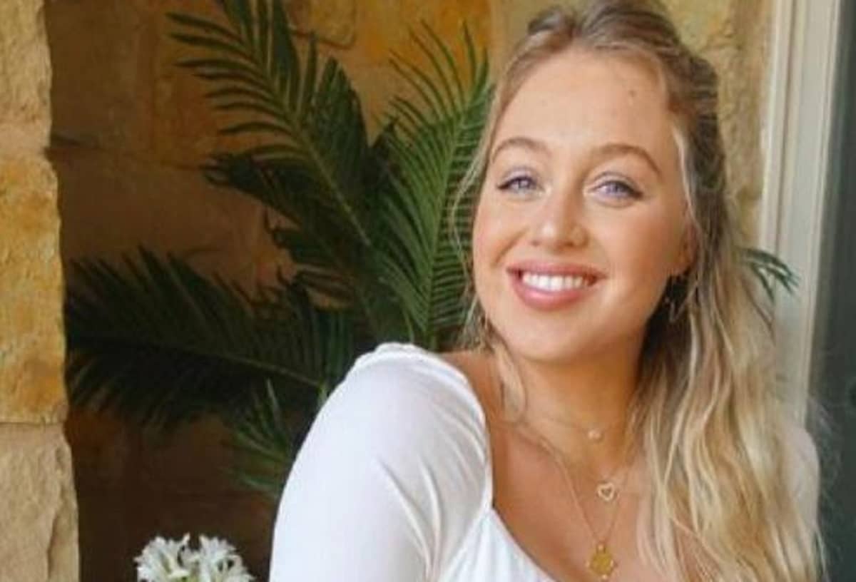 Iskra Lawrence la modella di taglia super forte torna alla ribalta con un intimo che lascia poco alla fantasia