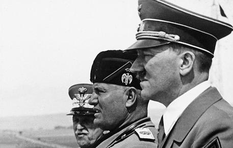 Hitler si uccise con Eva Braun per non finire come Mussolini e Petacci, 20 taniche di benzina per sparire ma Stalin sospettava un trucco