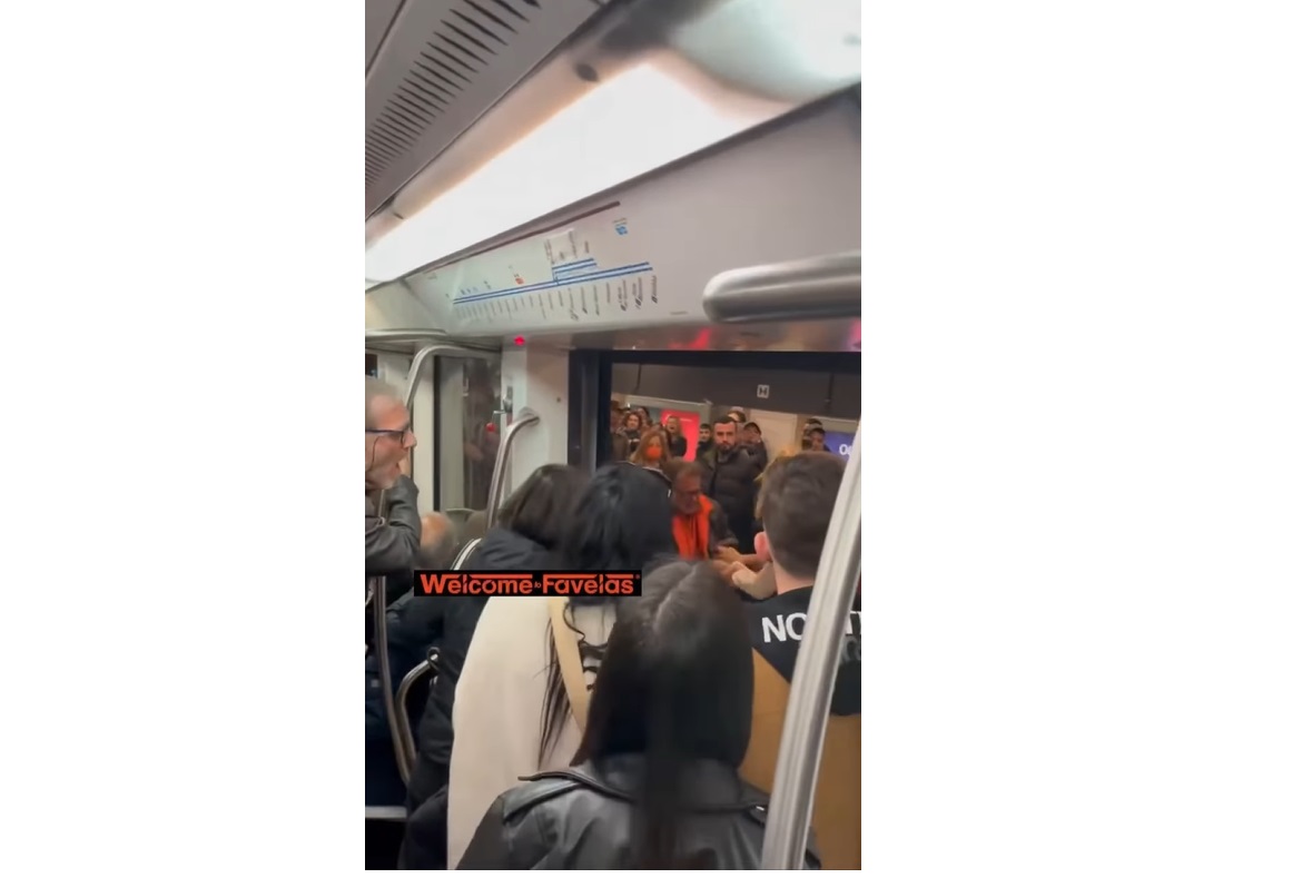 Borseggiatrice beccata e trascinata via dalla metro, passeggeri applaudono VIDEO