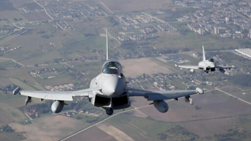 Italia-Russia, tensione nei cieli. Caccia italiani intercettano jet russi