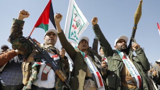 Pericolo jiadhista: i tre palestinesi catturati potevano colpire in Italia. Ancora droni degli Houthi sulla Caio Duilio