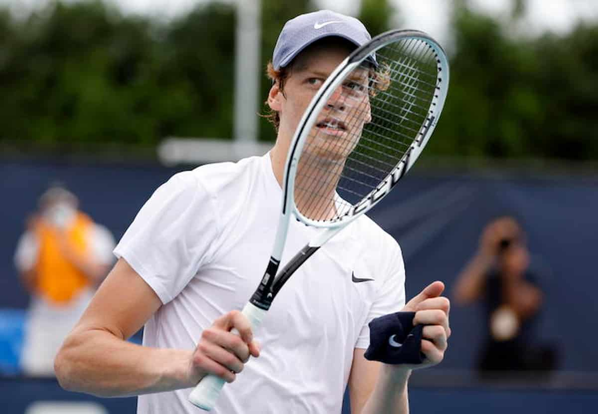 Sinner è caduto dopo un filotto di 19 vittorie, sconfitto in tre set da Carlos Alcaraz nella semifinale del torneo di Indian Wells.