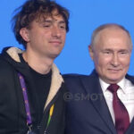 Lo street artist italiano Jorit incontra Putin, foto insieme al forum della gioventù a Sochi