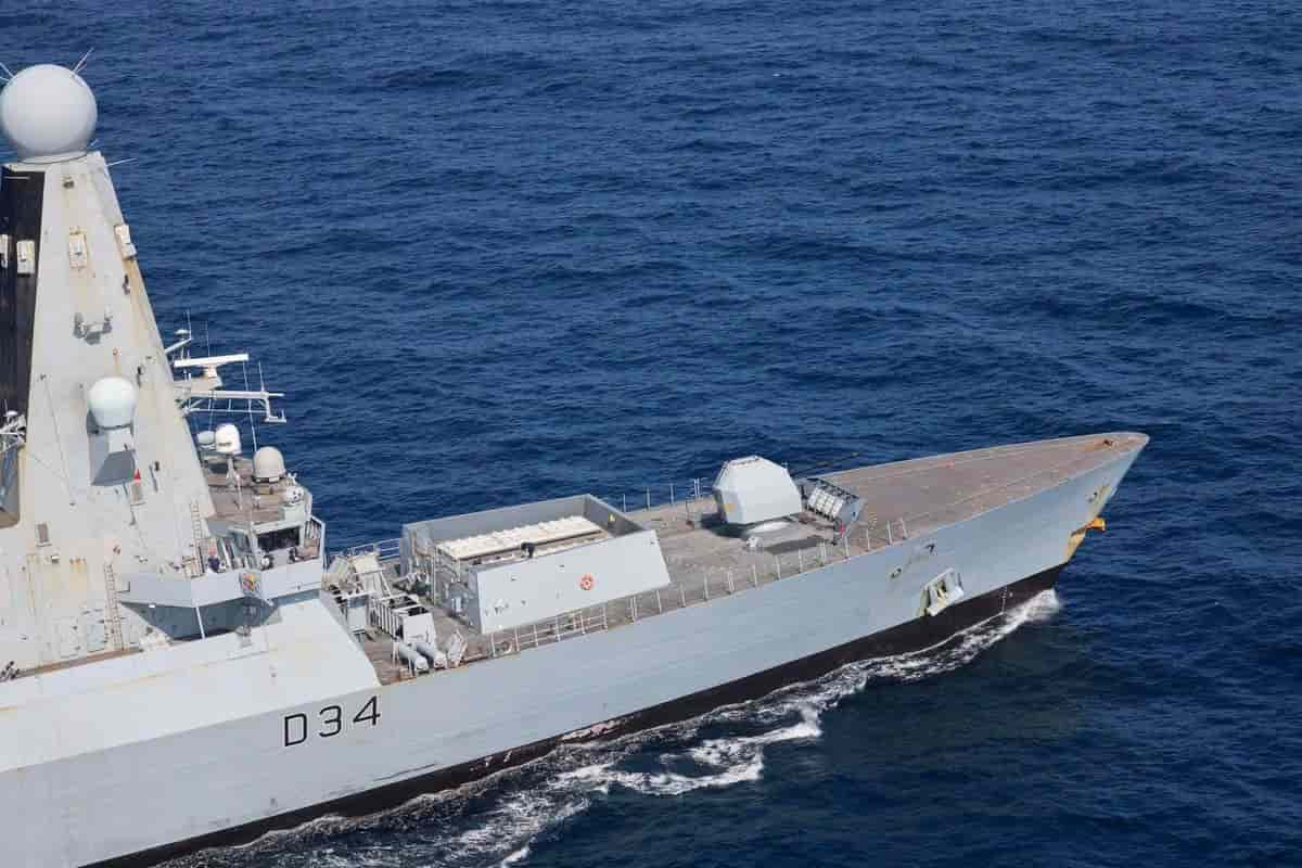 Navi militari di Usa, GB e Francia abbattono 32 droni Houthi, dopo l'attacco a navi portarinfuse e cacciatorpediniere nel Mar Rosso.