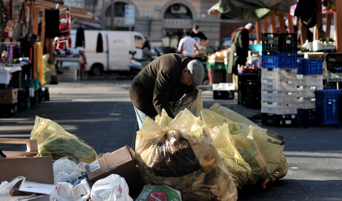 La povertà in Italia, foto archivio ANSA