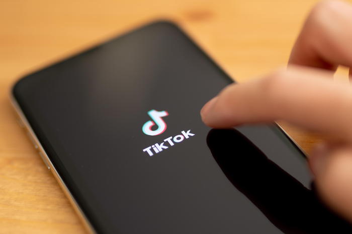 Multa da 10 milioni a Tik Tok per controlli inadeguati che minacciano i minori