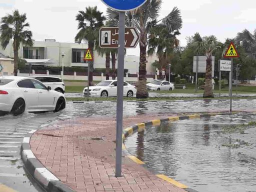 Inondazioni a Dubai: non è il clima ma il cloud seeding: sali nelle nuvole per stimolare la pioggia
