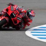 MotoGP in Spagna, a Jerez de la Frontera derby italiano Ducati-Aprilia, c’è Valentino Rossi ai box per Bezzecchi