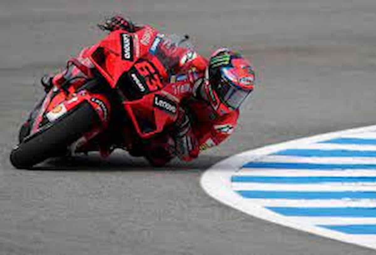 MotoGP in Spagna, a Jerez de la Frontera derby italiano Ducati-Aprilia, c’è Valentino Rossi ai box per Bezzecchi