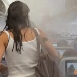 La tik toker entra in aereo e si ritrova in una fitta nebbia VIDEO