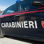 Molesta due bambine di cinque e otto anni in un negozio, arrestato 46enne