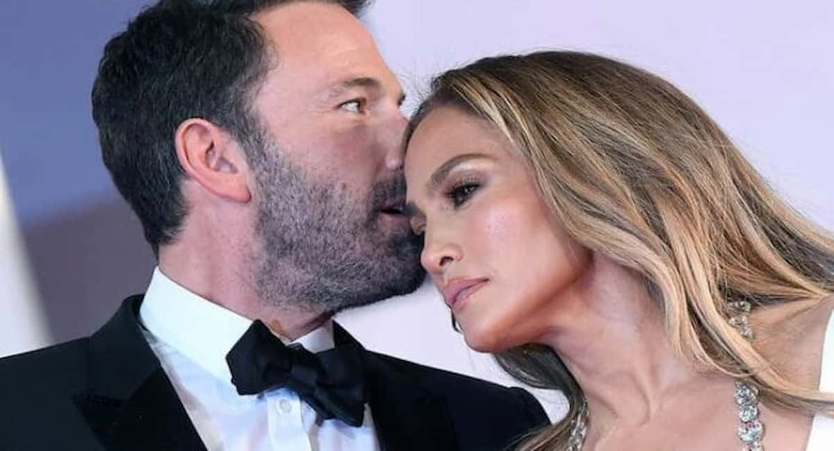 Matrimonio in crisi fra Jennifer Lopez e Ben Affleck? Lui vive fuori casa, lei ama i flash dei fotografi