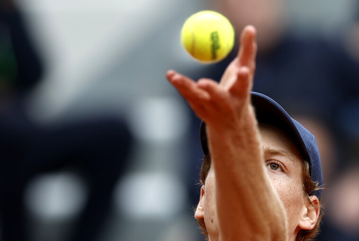 Sinner è tornato. Debutto vincente al Roland Garros contro l’americano Eubanks