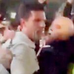 Thiago Motta festeggia con i tifosi del Bologna al coro di "Chi non salta, è juventino"