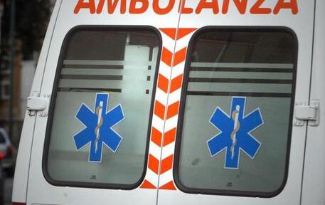ambulanza scontro frontale foto ansa