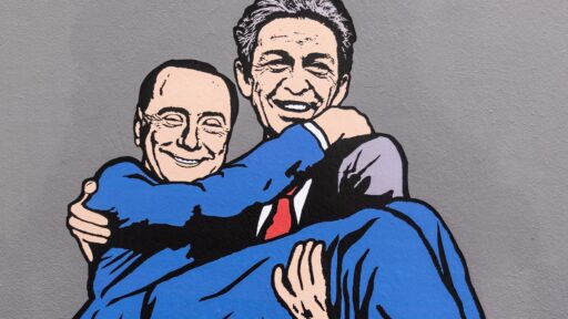 Silvio Berlusconi in braccio a Enrico Berlinguer