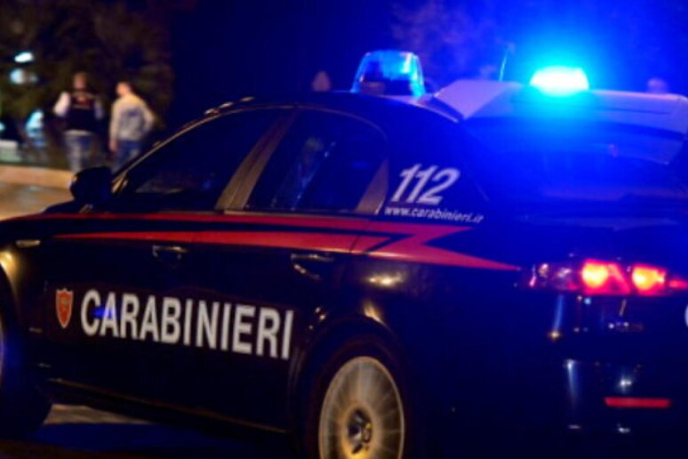carabinieri scortano killer