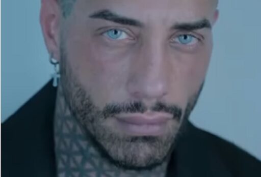 Francesco Chiofalo con gli occhi azzurri