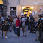 Movida a Trastevere, i tavolini in strada