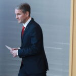 Björn Höcke leader neo nazista in Germania, si prepara a un comizio