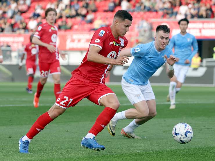 Valentin Carboni in azione contro la Lazio