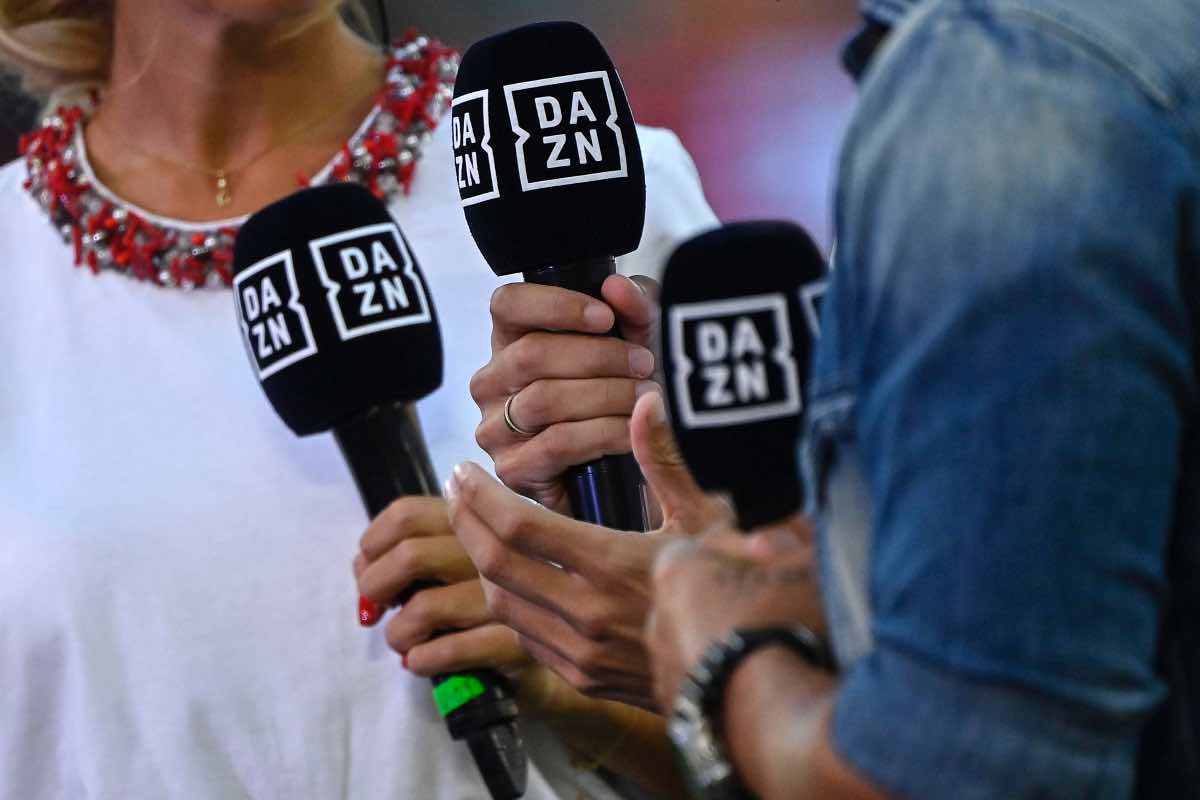 Microfoni con logo DAZN