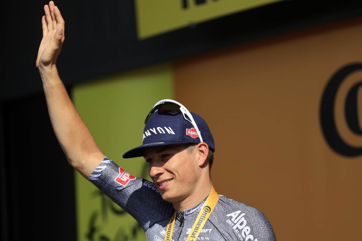 Il belga Philipsen ha vinto la 16esima tappa del Tour de France, Pogacar sempre in giallo