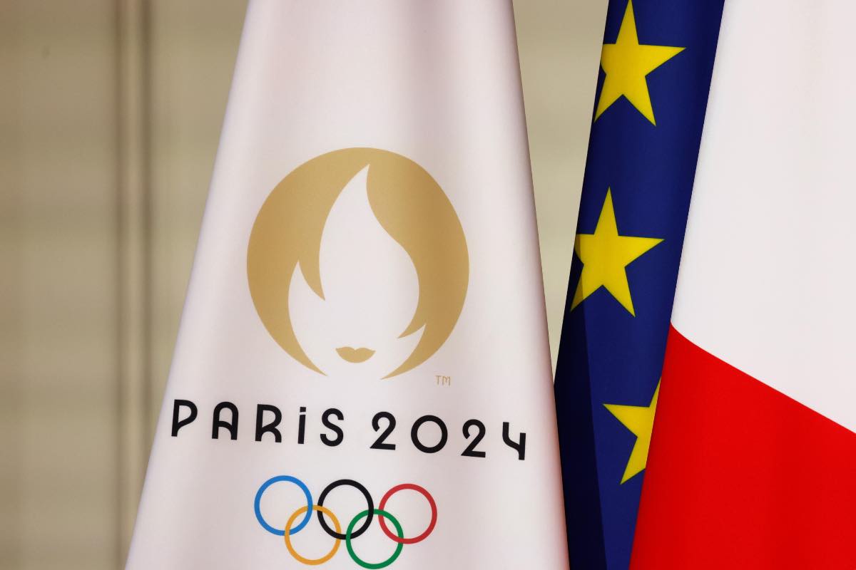 Bandiera olimpica Paris 2024