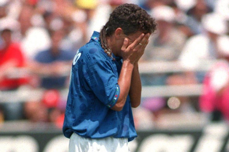 Roberto Baggio si dispera dopo il rigore sbagliato