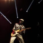 Buddy Guy suona la sua chitarra dal vivo